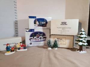 lot 1327 image: Department 56 Snow Village Figurine Lot Gifts On The Go Looney Tunes Trees