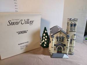 lot 1343 image: The Original Snow Village Cathedral Handpainted Ceramic