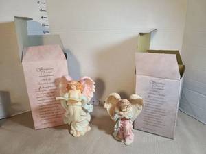 lot 1352 image: Seraphim Classics Angel Figurine Lot 2 Pieces Heavens Song Adoring Maiden Felicia and Melody