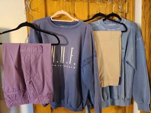 lot 1373 image: Ladies sweatshirts and capris, size 12, all on flocked hangers
