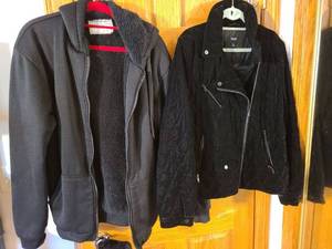 lot 1374 image: Ladies cool weather tops, Simply Vera, Seven Apparel, XL