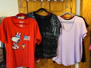 lot 1379 image: Ladies tops XL