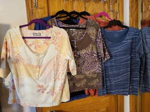 lot 1382 image: Ladies tops M-XL