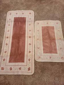lot 1390 image: 2 rugs, larger is 52x24