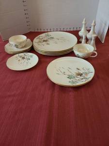 lot 1405 image: Lenox Westwind X 407 Dinnerware Set  Salt Pepper Shakers 16 pieces