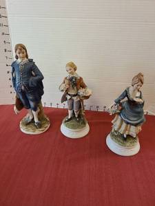 lot 1408 image: Lefton Porcelain Figurines