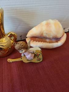 lot 1410 image: Decorative Figurine Lot with Angel Guitar musical oranament and Shell