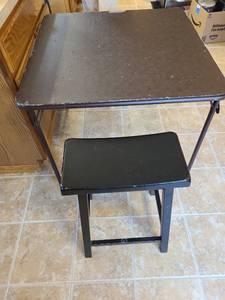 lot 1412 image: Samsonite Folding Table 48 x 24 Chestnut 84-48S with black stool