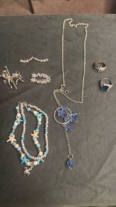 lot 1901 image: Womens jewelry