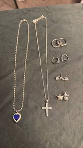 lot 1903 image: Womens jewelry