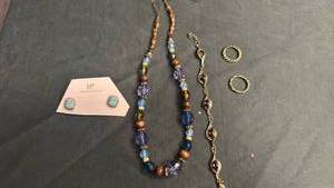 lot 1908 image: Womens jewelry