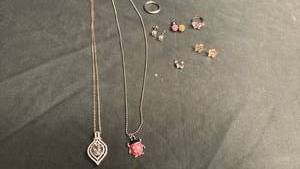 lot 1909 image: Womens jewelry