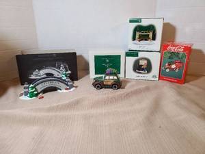 lot 2009 image: Department 56 25 Years of Tradition 1976-2001 Collectible