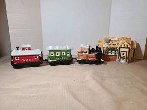 lot 2020 image: Department 56 R&NR.R. Train Set 3,  Station Building