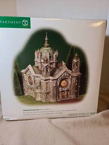lot 2029 image: Department 56 Cathedral of Saint Paul Patina Dome Edition Christmas in the City
