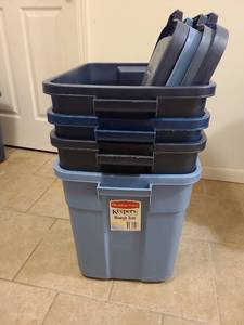 lot 2074 image: Roughneck Rubbermaid 18 Gallon 4 with lids