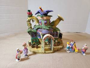 lot 2084 image: Department 56 Mary Mary Quite Contrary Fairy Tale House with Figurines