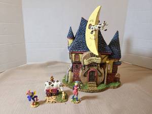 lot 2089 image: Department 56 . Diddle  Fiddles Building  with Figurines