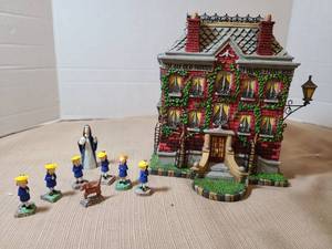 lot 2094 image: Department 56 Madelines House with Figurines