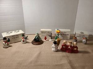 lot 2101 image: The Original Snow Village Handpainted Ceramic Accessory Lot