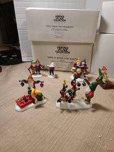 lot 2110 image: Heritage Village Collection Handpainted Porcelain Accessories Lot