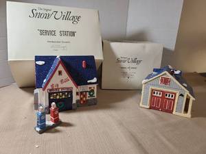 lot 2121 image: The Original Snow Village Service Station and Single Car Garage Ceramic