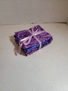 lot 2367 image: Fabric Bundle