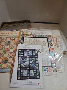 lot 2404 image: Quilting Books and Patterns Lot - Nancy Mahoney, Diana McClun, Laura Nownes