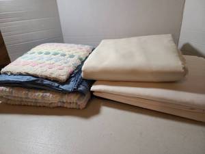 lot 2422 image: Fabric