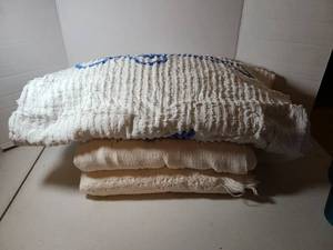 lot 2423 image: Lot of 3 Textured Throw Blankets