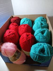 lot 2433 image: Yarn Lot