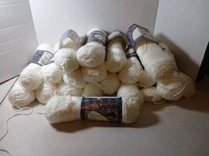 lot 2434 image: Caron Simply Soft Yarn White H3000 Lot of Skeins