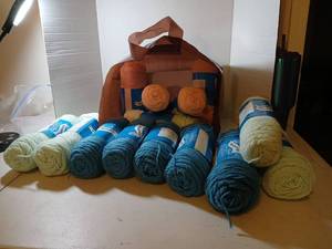 lot 2435 image: Brunswick Yarn Lot