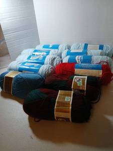 lot 2436 image: Yarn Lot