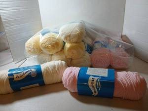 lot 2437 image: Windrush 100% Acrylic Knitting Yarn Lot Machine Washable Made in USA