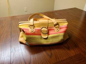 lot 2501 image: Bath and Body Works bag  inside and outside pouches