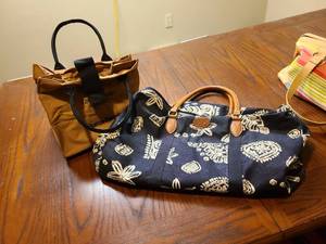lot 2502 image: Hunter Douglas Country Woods Handbag and Gianto Bags Navy