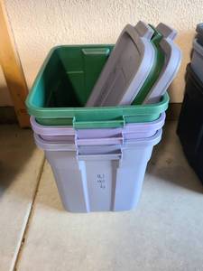 lot 3003 image: 3 Rubbermaid Roughneck totes with lids, 18 gal.
