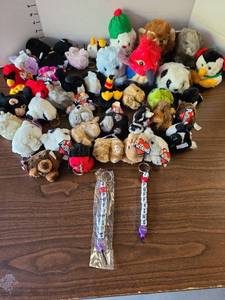 lot 3018 image: Puffkins, and Puffkins keychains