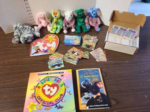 lot 3101 image: Beanie babies, price guide, membership kit, more