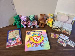 lot 3103 image: Ty Beanie Babies,Plush Animals with Ty Official Membership Kit and Collectors Guide
