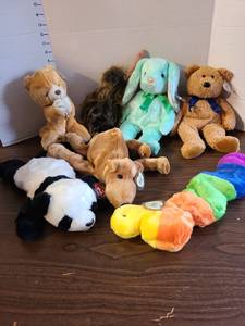 lot 3119 image: Plush Stuffed Animals Lot