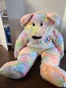 lot 3123 image: Plush Teddy Bear Multicolor with Peace Symbol Emblem jumbo