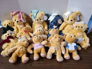 lot 3124 image: Cherished Teddies lot