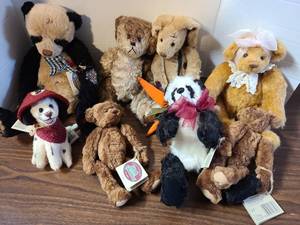 lot 3128 image: Cottage Collectibles by Ganz