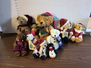 lot 3132 image: Boyds Bears and Russ Bears