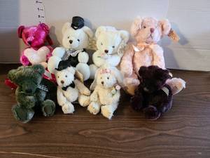 lot 3136 image: Russ  Plush Teddy Bears
