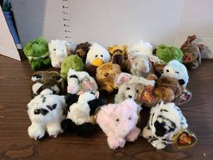 lot 3139 image: Puffkins Plush Stuffed Animals