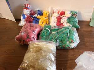 lot 3141 image: Limited Treasures Plush Stuffed Animals