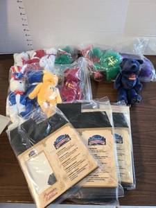 lot 3142 image: Limited Treasures Premier Edition Plush Bears